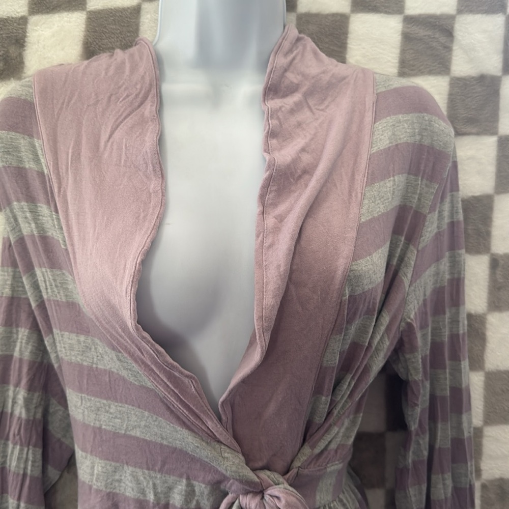 A Pea in the Pod Lavender and Gray Tie Robe Size S/Small - Picture 2 of 15